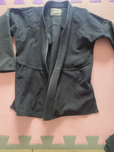 Vende-se Kimono de Jiu Jitsu A2 semi novo