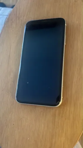 iPhone 11 - Super conservado e sem arranhões