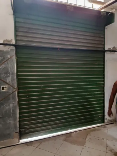 VENDO PORTA DE RETRÁTIL PARA LOJA, SALÃO DE BELEZA, COMÉRCIO EM GERAL