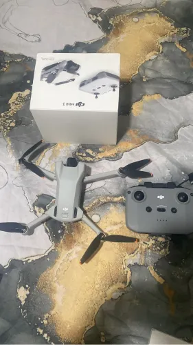 Drone zerado possui todos assecessorios