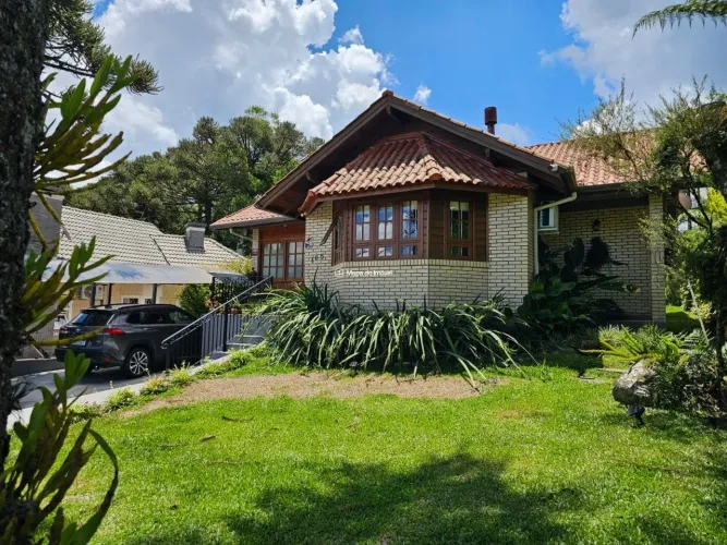 LINDA CASA À VENDA NO BAIRRO VILA SUÍÇA NA CIDADE DE CANELA
