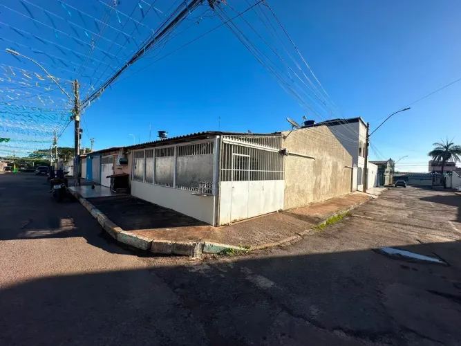 Setor Oeste QD A (Vila Roriz) 3 quartos 1 suíte forrada esquina R$ 250.000