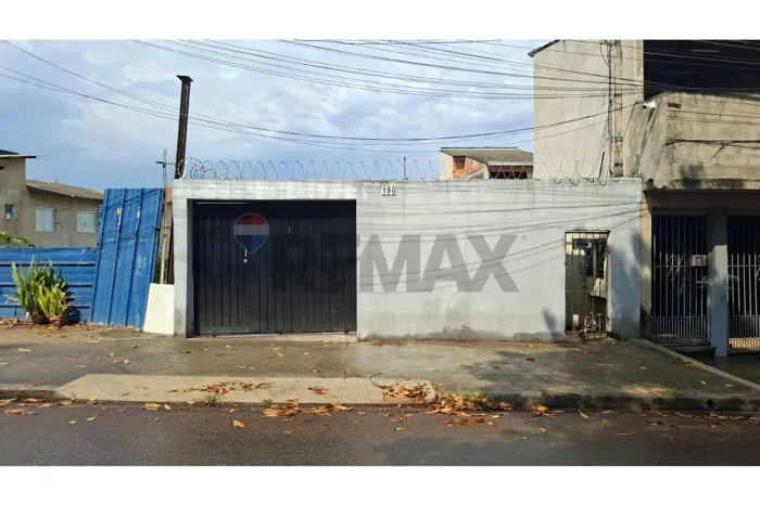 Casa Assobradada para locação R$ 2.300,00 no Bairro do Éden.