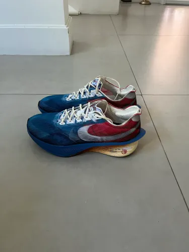 Nike Vaporfly 4 Tamanho 45 USADO POUCO