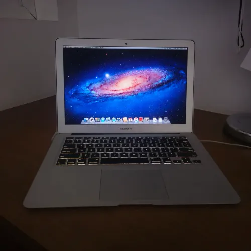 MacBook Air 13" i5 - SSD 250GB + Carregador Original - Impecável