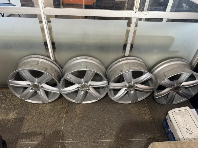 Rodas aro 20 Pajero Full originais