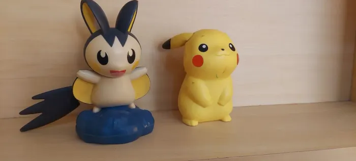 Lote com 2 miniaturas pokemon