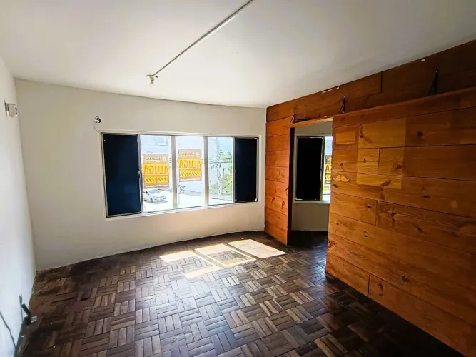 Sala Comercial de 40 m² para Alugar no bairro Estreito, em Florianópolis/SC.