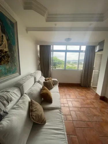 2 DORM MAIS DEP BÁRBARO PÉ NA AREIA COM SAÍDA NO MAR 