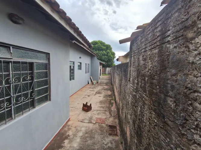 Casa para alugar . Rua Rocha pombo bairro caiçara. 1000 reais