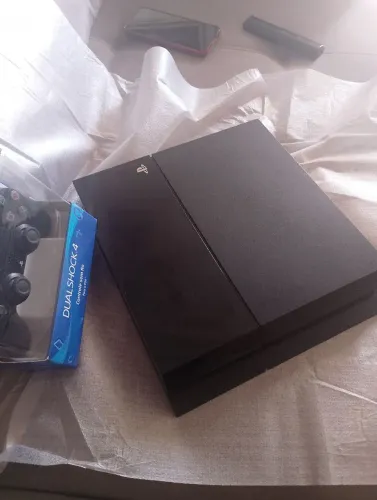 Vende-se PS 4