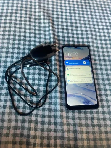 2 Nokias 2.4 64gb