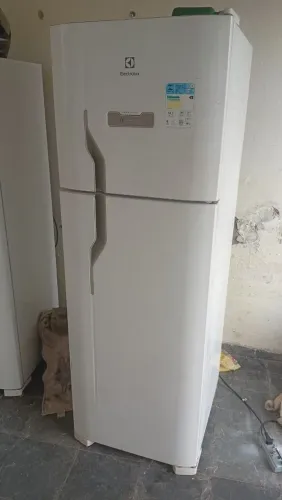 Geladeira Electrolux Frost Free funcionando perfeitamente (127 volts) 390 litros 