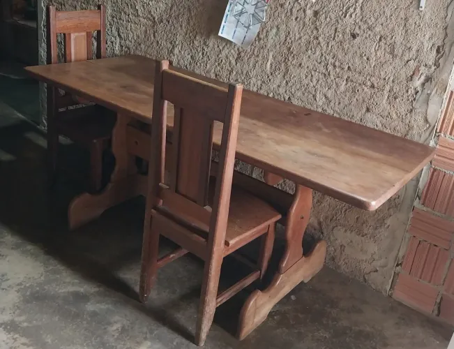 Mesa grande de madeira c/ 4 cadeiras