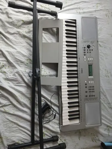 TECLADK YAMAHA EM PERFEITO ESTADO