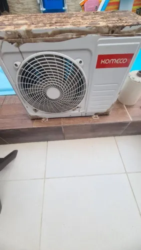 Condensadora 9000BTU Komeco Usada