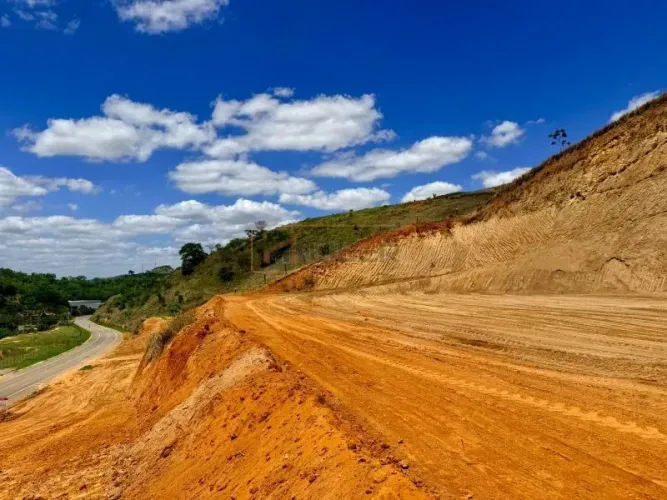 ÁREA COMERCIAL + CHÁCARA NA RODOVIA ES 080