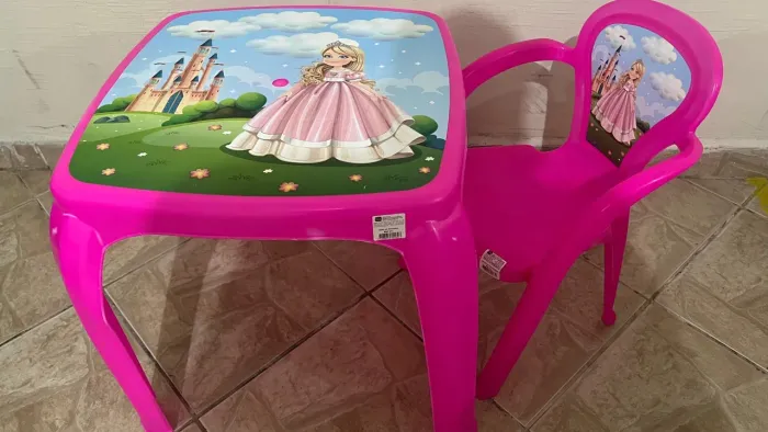 Mesinha e cadeirinha princesa