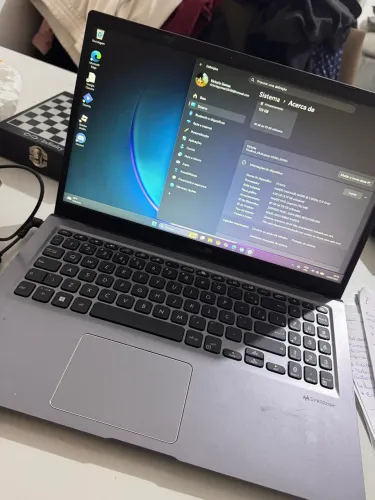 Notebook Asus para estudo.