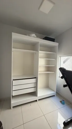 Closet sem porta semi novo