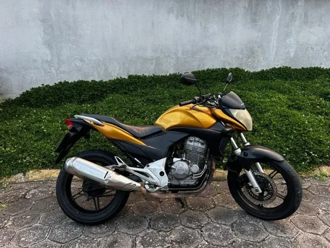 Vendo Linda Honda CB 300 Super Conservada e Alinhada, é Pegar e Andar!