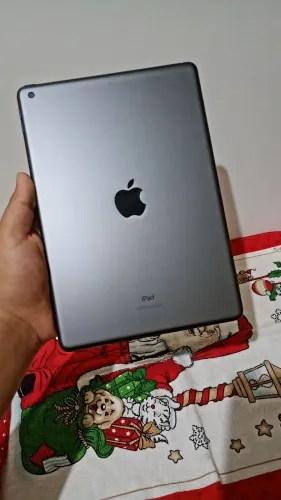 iPad 9 quase novo/ pouco usado, com carregador original