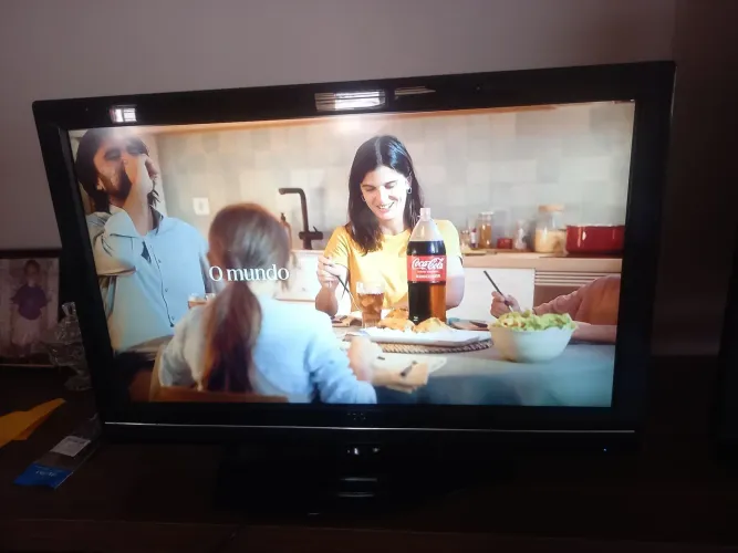 TV AOC 32" digital funcionando normalmente