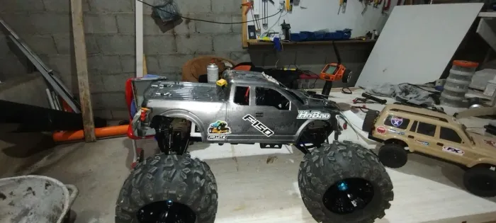 Carro de controle remoto profissional traxxas Revo 3.3