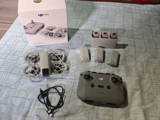 Drone DJI Neo Fly More Combo - Completo e Estado de Novo