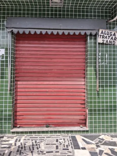 ALUGA-SE UM GALPÃO