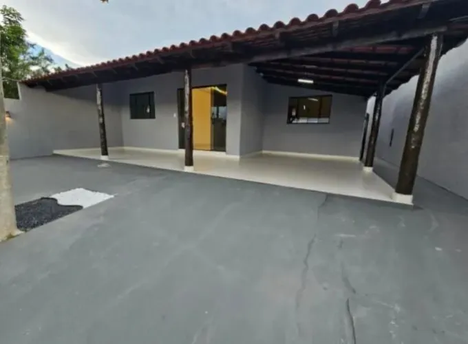 Casa Reformada 140m² com 3 Quartos, Ampla Garagem e Espaço Gourmet no Tijucal