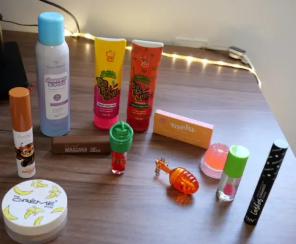 Kit 10 maquiagens sabonetes shampoo seco gloss rimel