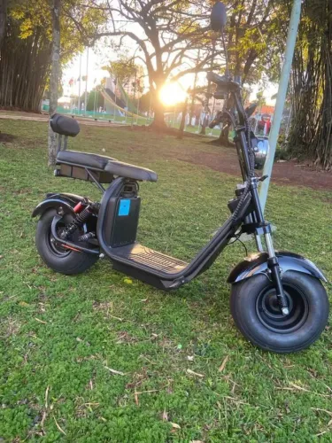 SCOOTER ELÉTRICA X13 2000W FOSTON SEMINOVA 640 KM 3 MESES USO BATERIA LÍTIO REMOVÍVEL AUTO
