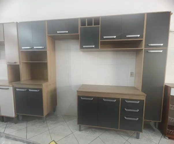 Vende armário COMPLETO 6 peças NÃO ENTREGO NÃO DESMONTO RETIRAR JANDIRA 1500,00