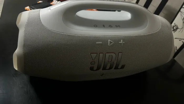 Vendo bombox 4 - cor branca