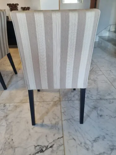 Conjunto Mesa de Jantar Quadrada com Tampo de Vidro e 8 Cadeiras Estofadas