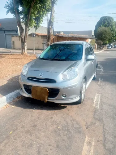 Nissan March SR 1.6 16V Flex Fuel 5P 2013