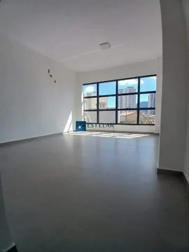 EXCELENTE SALA COMERCIAL NOVA PARA LOCAÇÃO NO MOGILAR