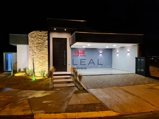 Casa Mobiliada em Condomínio Fechado com 3 suítes, 4 vagas para venda e locação, 205 m² -