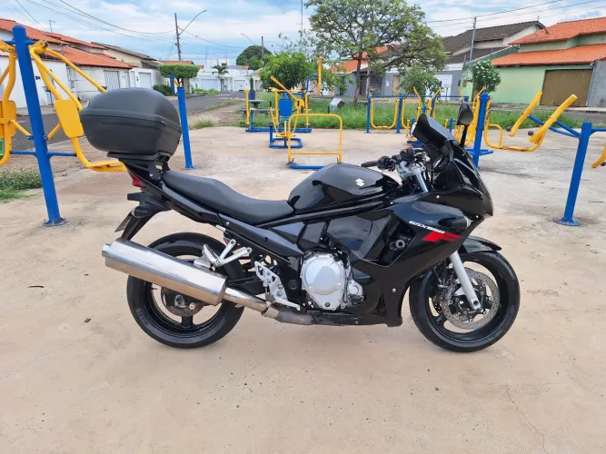 Moto Gsx650f