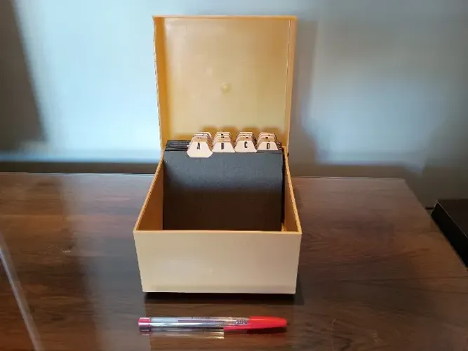 Fichário de Mesa em Acrílico com divisórias A - Z marca Bandeirante