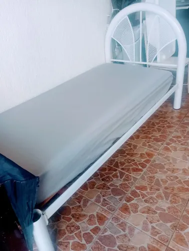 Cama de solteiro com colchão 