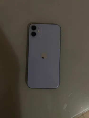 iPhone 11 lilás