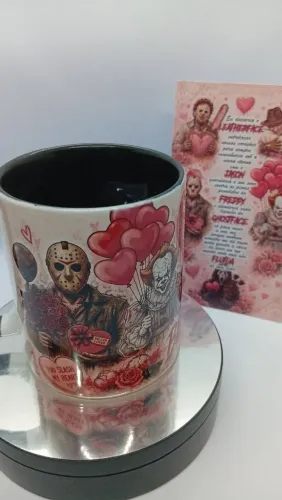 Caneca porcelana preta clássicos do terror e dark romance Jason Michael Myers Ghostface it