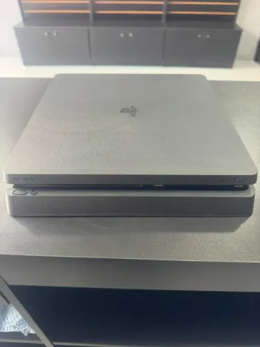 PLAYSTATION 4 SLIM 500GB CONTROLE E JOGO