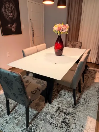 Mesa 6 lugares com cadeiras