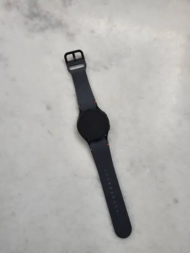 Samsung Galaxy Watch FE (Fan Edition) de 40mm, na cor preta.