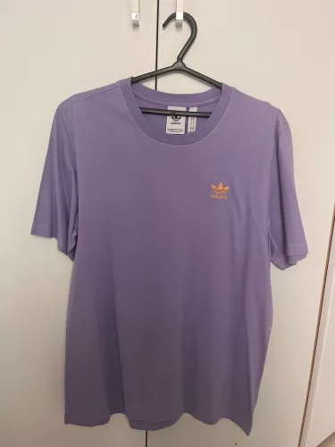 Blusa de malha Adidas original TAM M ( modelagem grande). Super nova.