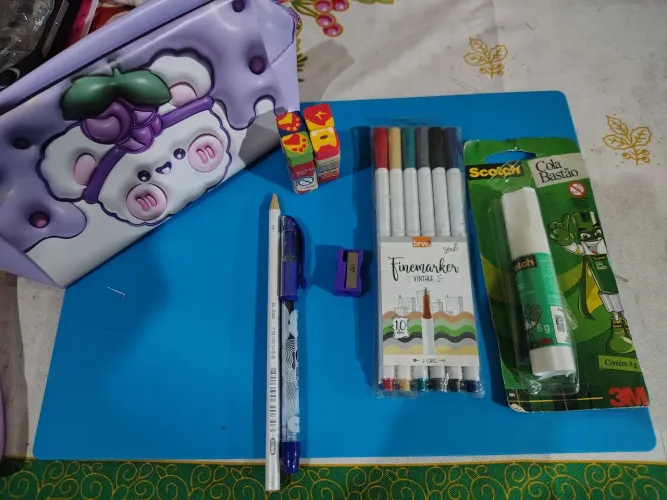 Kit de papelaria + estojo