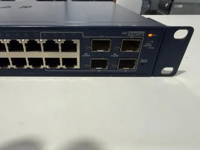 Switch Netgear ProSafe GS724TS - 24 Portas Gigabit + 4 SFP